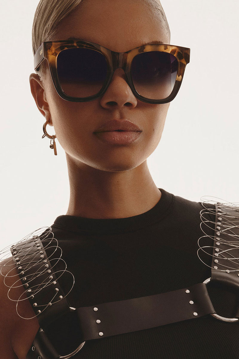 QUAY After Hours Sunglasses - Tort Blk / Blk Fade – Salt + Sea display picture 2