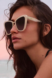 QUAY All Talk - bone/dark fawn