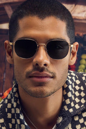 QUAY BORN READY Sunglasses gold/smoke