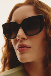 QUAY Busy Sunglasses - Black Frame/Smoke Lens
