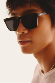 QUAY Unplugged Sunglasses- Black/blk