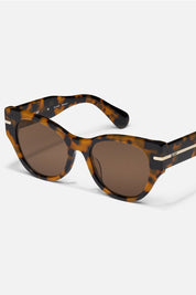 QUAY Chit Chat Sunglasses - Pebble Tort Frame/Brown Lens